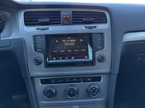 Used 2015 Volkswagen Golf SE image 17