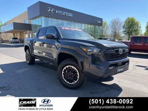 Used 2025 Toyota Tacoma TRD Off-Road AWD/4WD image 1