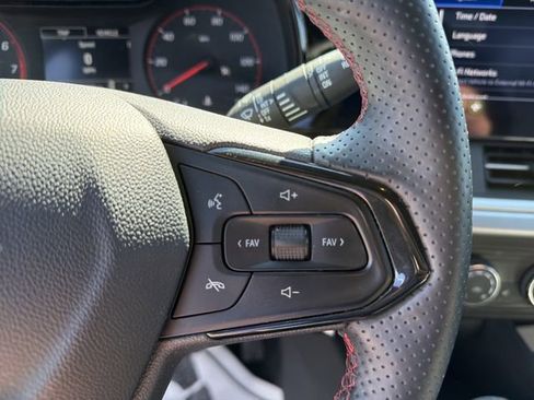 Used 2024 Chevrolet Trax RS FWD image 21