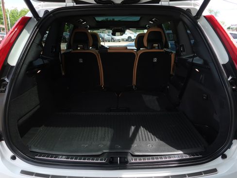 Used 2016 Volvo XC90 T6 Momentum w/ Momentum Plus Package AWD/4WD image 43