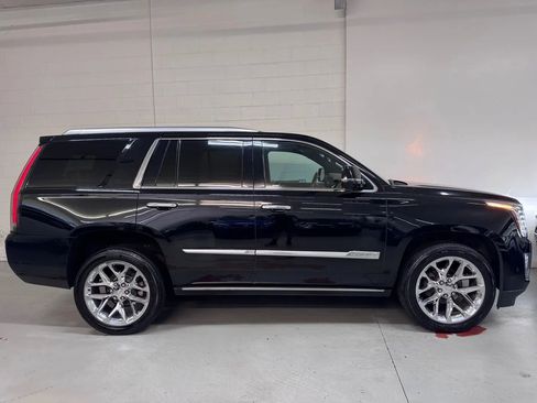 Used 2017 Cadillac Escalade Platinum AWD/4WD image 2