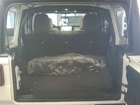 Used 2025 Jeep Wrangler Sport image 9