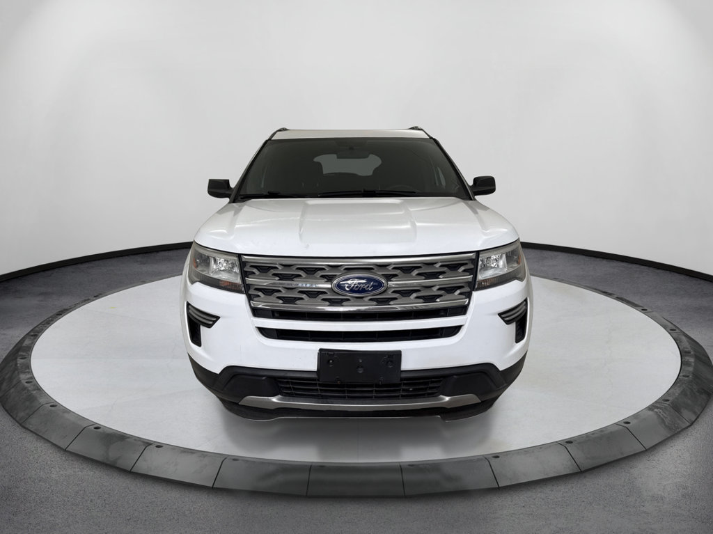 Used 2018 Ford Explorer XLT FWD image 2