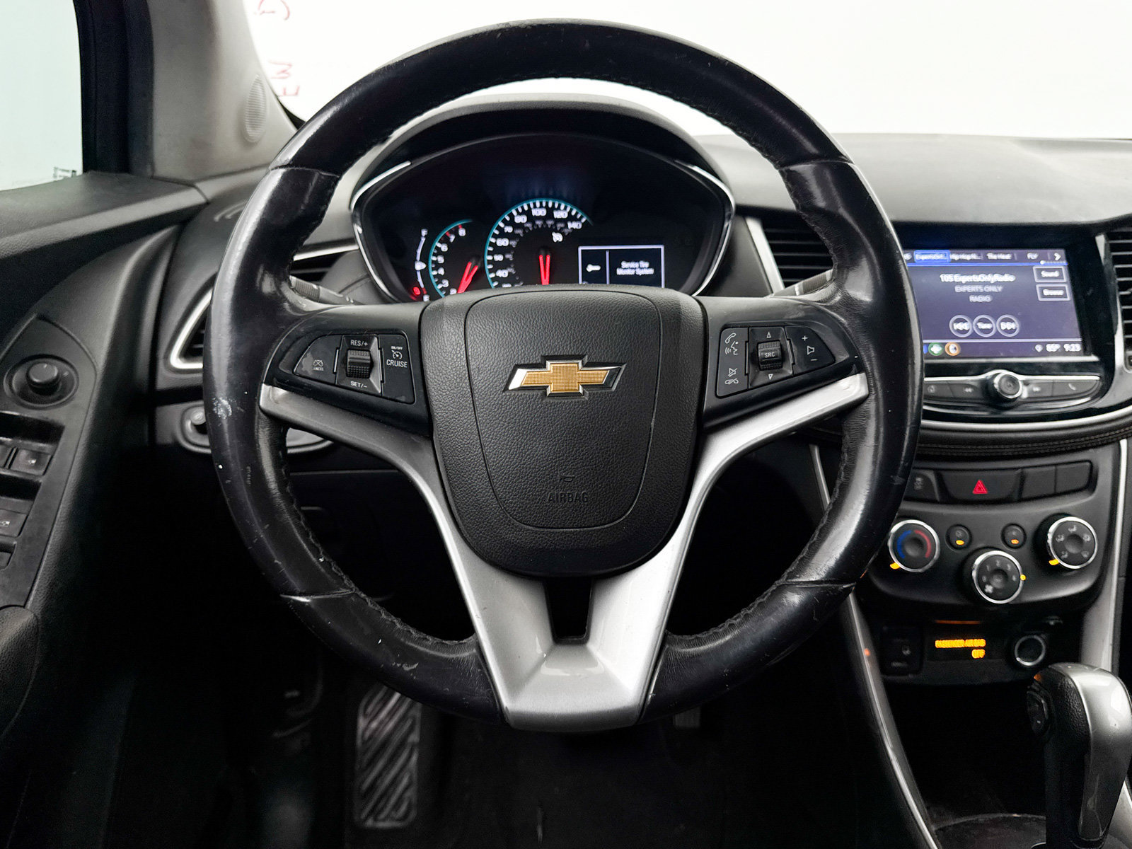 Used 2018 Chevrolet Trax LT w/ LT Convenience Package FWD image 5