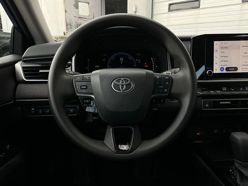 Used 2025 Toyota Camry LE image 31