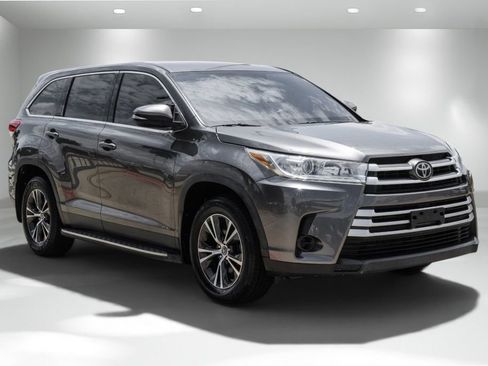Used 2019 Toyota Highlander LE FWD image 5