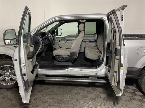 Used 2018 Ford F150 XLT w/ Equipment Group 302A Luxury image 24