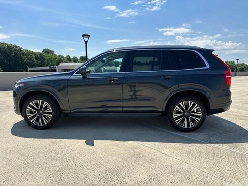 Certified 2022 Volvo XC90 T6 Momentum w/ Climate Package AWD/4WD image 5