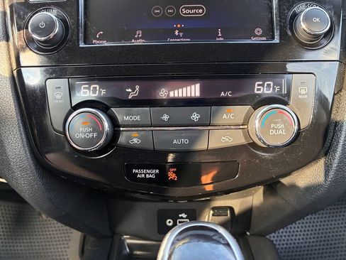 Used 2019 Nissan Rogue SV AWD/4WD image 36