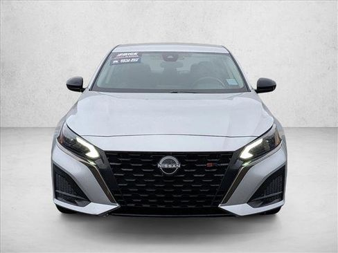 Used 2024 Nissan Altima 2.5 SR FWD image 2