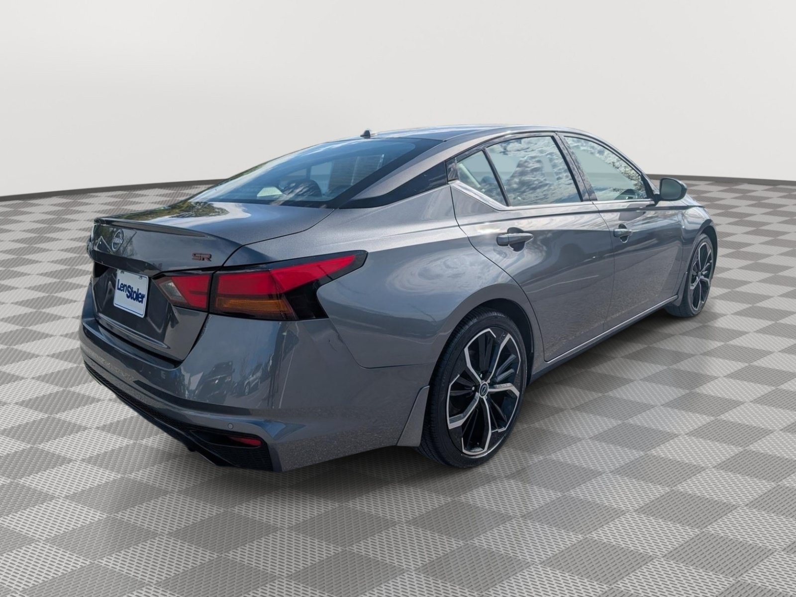 Used 2024 Nissan Altima 2.5 SR w/ SR Premium Package FWD image 5