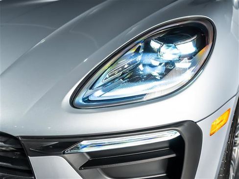 Certified 2026 Porsche Macan AWD/4WD image 12