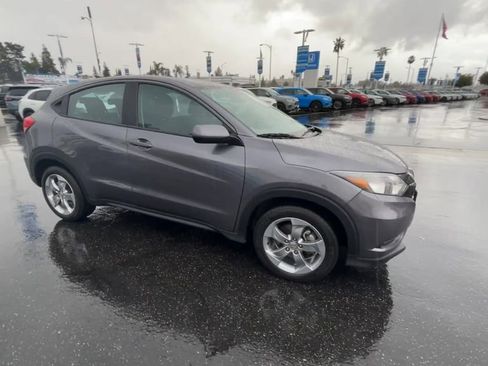 Used 2017 Honda HR-V LX image 2