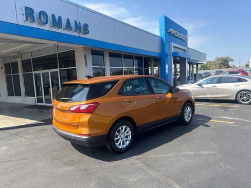 Used 2018 Chevrolet Equinox LS FWD image 4