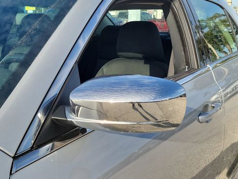 Used 2019 Chrysler 300 Touring w/ Chrome Appearance Package image 11