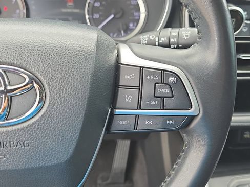 Used 2023 Toyota Highlander XSE FWD image 19