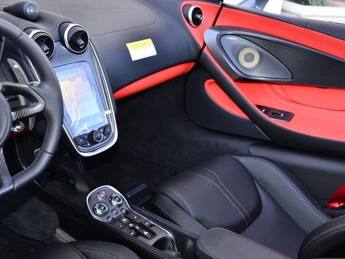 Used 2020 McLaren 600LT Spider RWD image 12