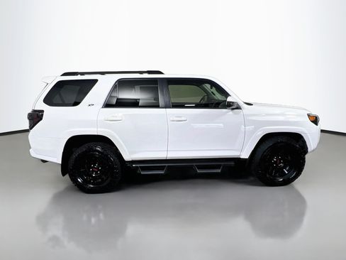 Used 2020 Toyota 4Runner SR5 Premium w/ Moonroof Package RWD image 3