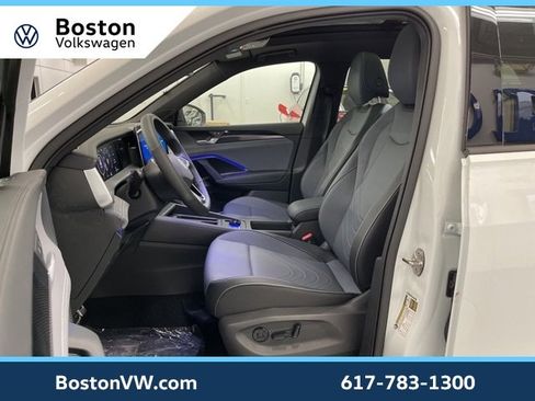 New 2025 Volkswagen Tiguan SE R-Line image 9