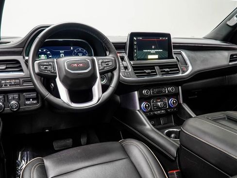 Used 2024 GMC Yukon XL SLT w/ SLT Premium Package image 14
