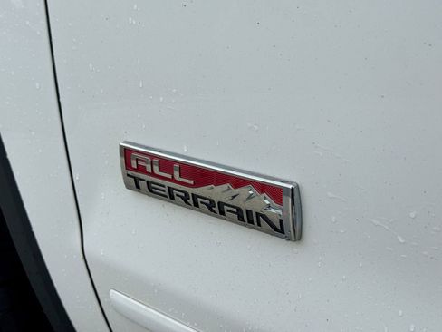 Used 2018 GMC Sierra 1500 SLT AWD/4WD image 43