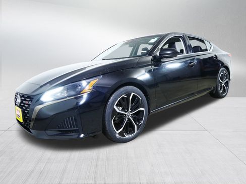 Used 2023 Nissan Altima 2.5 SR image 3