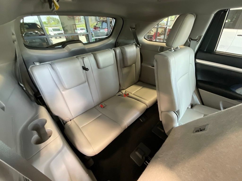 Used 2018 Toyota Highlander XLE AWD/4WD image 22