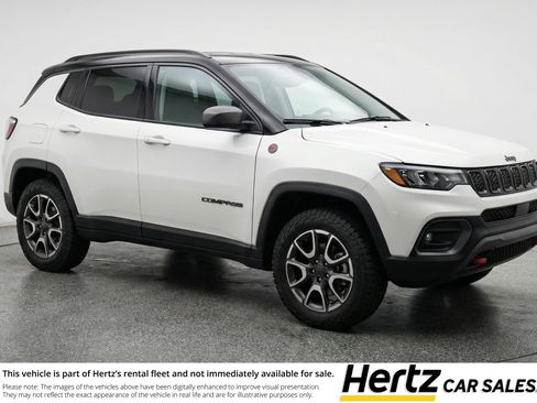 Used 2025 Jeep Compass Trailhawk AWD/4WD image 1