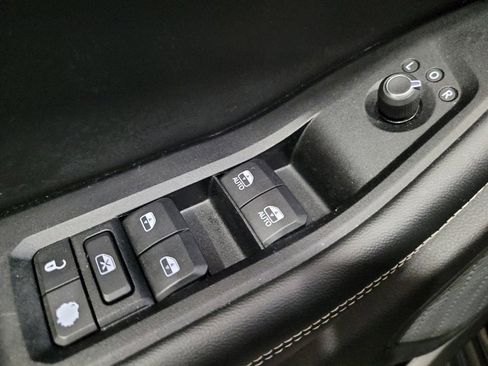 Used 2023 Jeep Grand Cherokee Laredo AWD/4WD image 27