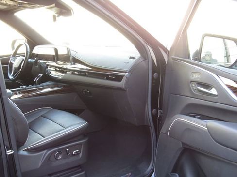 Used 2021 Cadillac Escalade ESV Premium Luxury w/ LPO, Radiant Package AWD/4WD image 18