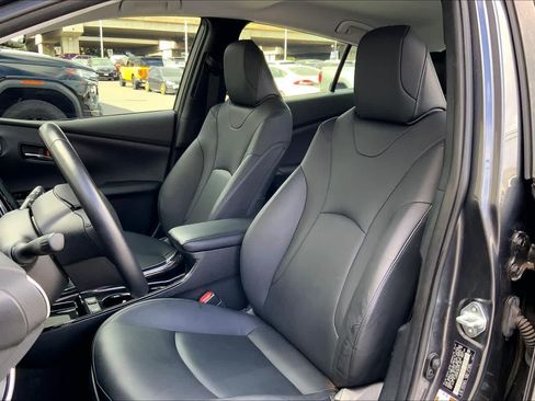 Used 2019 Toyota Prius Limited FWD image 11
