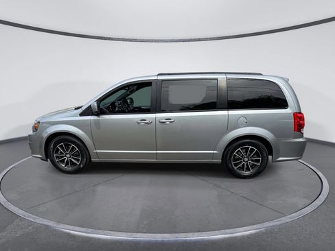 Used 2018 Dodge Grand Caravan GT FWD image 2