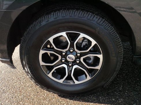 Used 2023 Ford Expedition Max XLT image 15