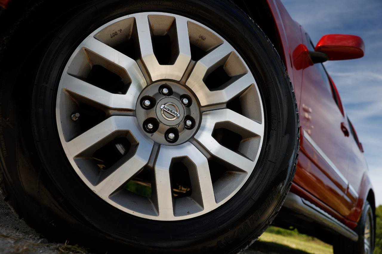 Used 2009 Nissan Pathfinder LE AWD/4WD image 33