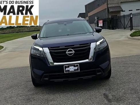 Used 2025 Nissan Pathfinder SV FWD image 3