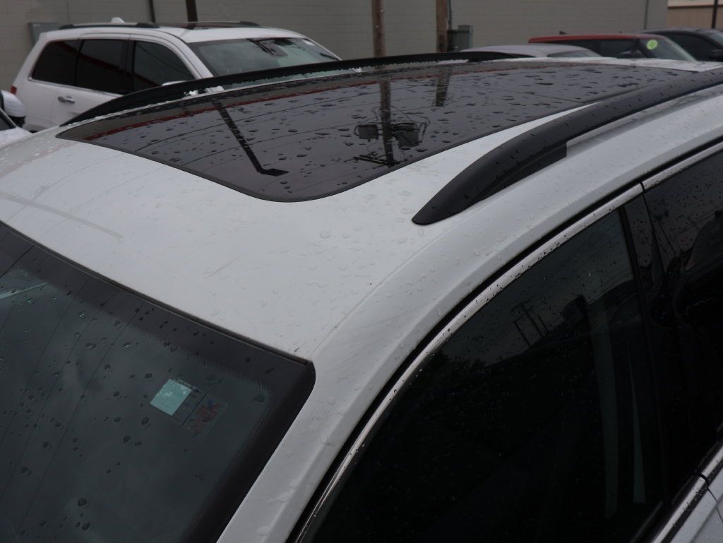 Used 2021 Volkswagen Tiguan SE w/ Panoramic Sunroof Package AWD/4WD image 16