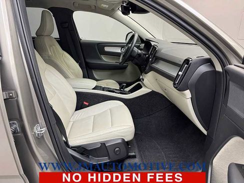 Used 2022 Volvo XC40 T5 Momentum w/ Climate Package image 20