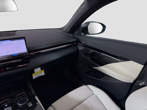 New 2026 BMW 530i xDrive w/ M Sport Package image 27