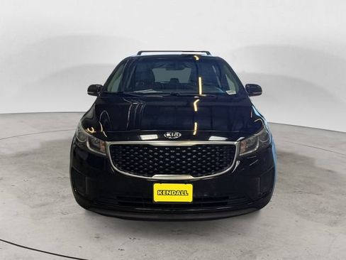 Used 2017 Kia Sedona LX w/ LX Essentials Premium Package FWD image 2