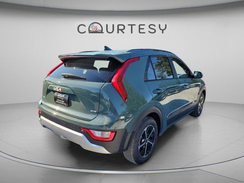 New 2026 Kia Niro EX FWD image 3