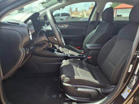 Used 2019 Kia Forte LXS FWD image 10