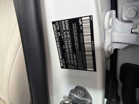 Used 2021 Mercedes-Benz GLB 250 4MATIC image 28