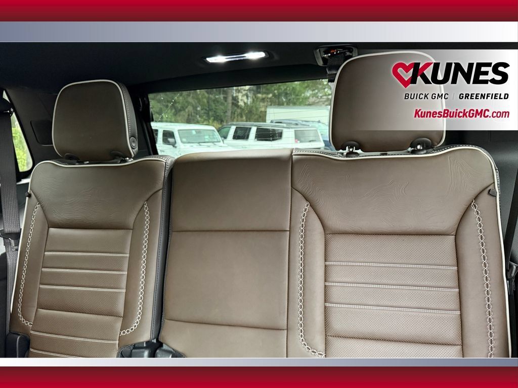 Used 2025 GMC Yukon Denali Ultimate AWD/4WD image 27