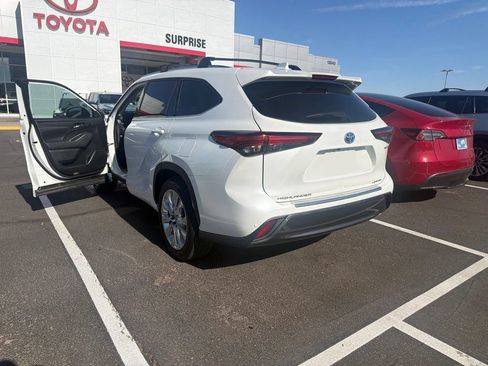 Used 2023 Toyota Highlander Limited FWD image 6