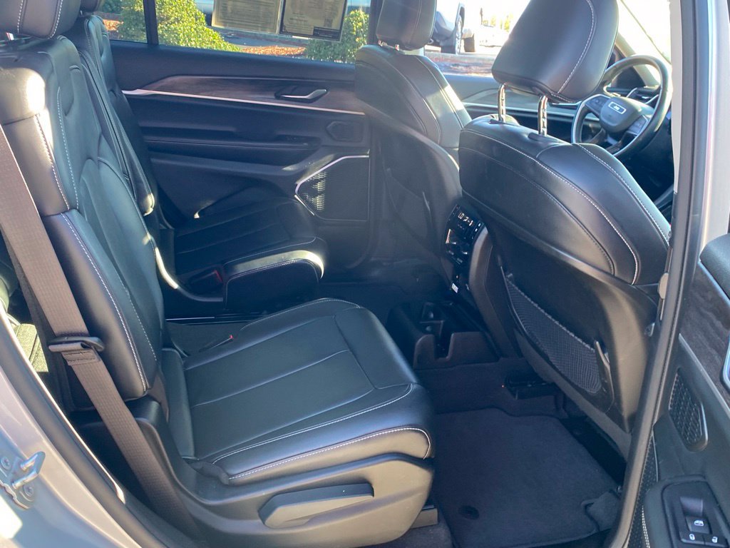 Used 2021 Jeep Grand Cherokee L Limited AWD/4WD image 17