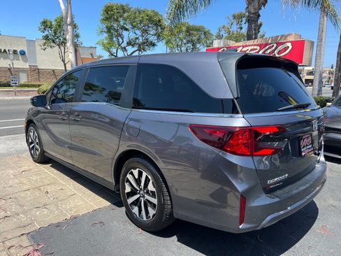 Used 2025 Honda Odyssey EX-L image 6