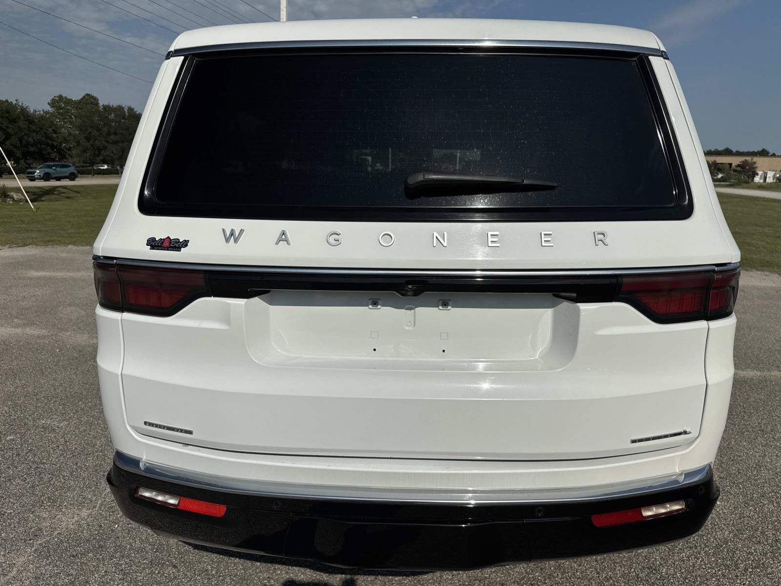 Used 2023 Jeep Wagoneer L Series II AWD/4WD image 5