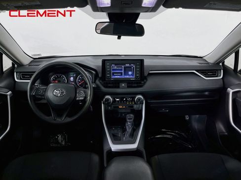 Used 2022 Toyota RAV4 LE FWD image 12