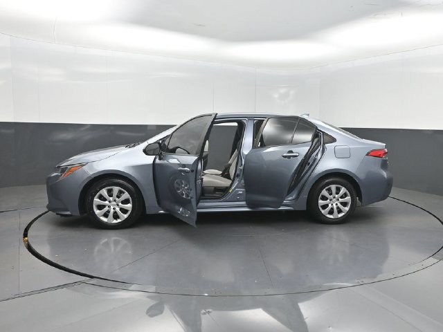 Used 2022 Toyota Corolla LE FWD image 32