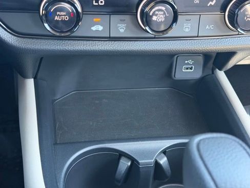 Certified 2024 Honda HR-V LX image 27